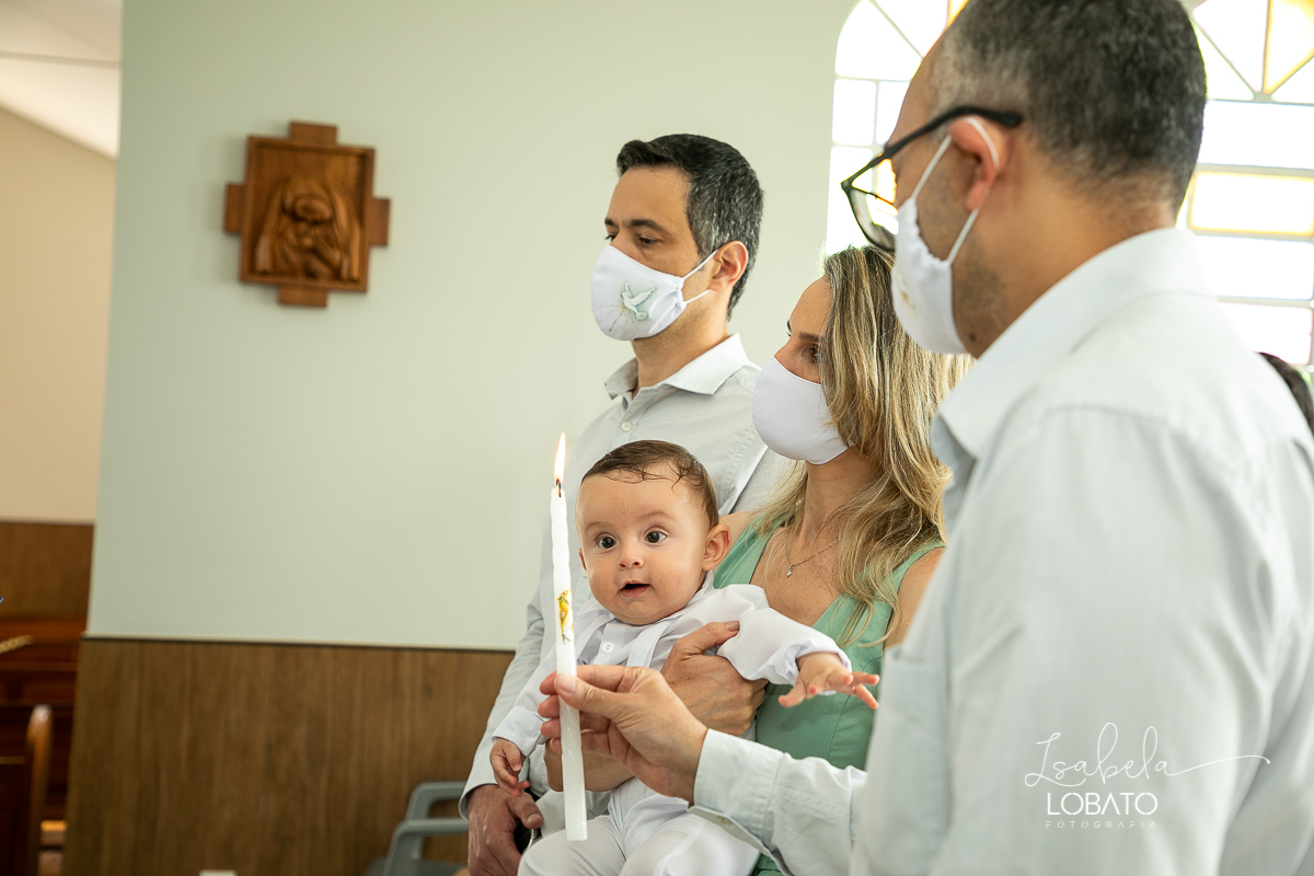 batizado-em-barbacena-mg-sacramento-do-batismo-fotografia-de-batizado-em-barbacena-mg-fotografa-especializada-em-criancas-barbacena-cipotanea-carandai-alto-rio-doce-antonio-carlos-mg-prados-igreja-do-galego-correia-de-almeida-isabela-lobato-fotografia