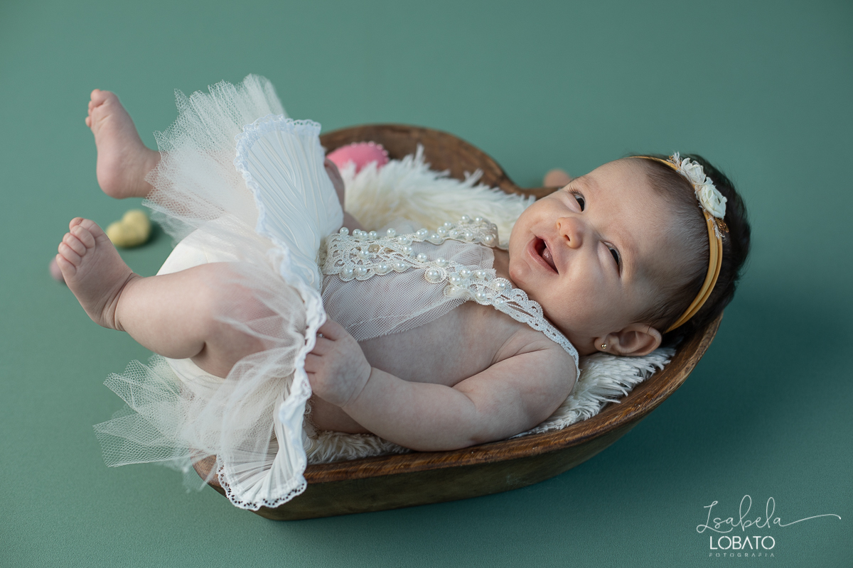 ensaio-a-hora-do-banho-splashy-baby-bebe-na-banheira-banho-de-bebe-fotografa-infantil-book-de-bebe-fases-do-bebe-acompanhamento-fotografico-infantil-fotografa-em-barbacena-antonio-carlos-cipotanea-dores-de-campos-barroso-carandai-estudio-fotografico-em-bq