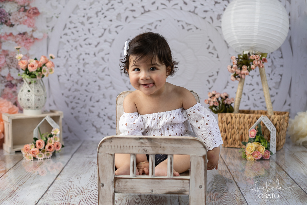 splash-baby-ensaio-fotografico-da-hora-do-banho-ensaio-de-1-ano-fotografa-de-criancas-em-barbacena-isabela-lobato-estudio-fotografico-carandai-alto-rio-doce-cipotanea-senhora-dos-remedios-ibertioga-ressaquinha-acompanhamento-fotografico-infantil-barbacena