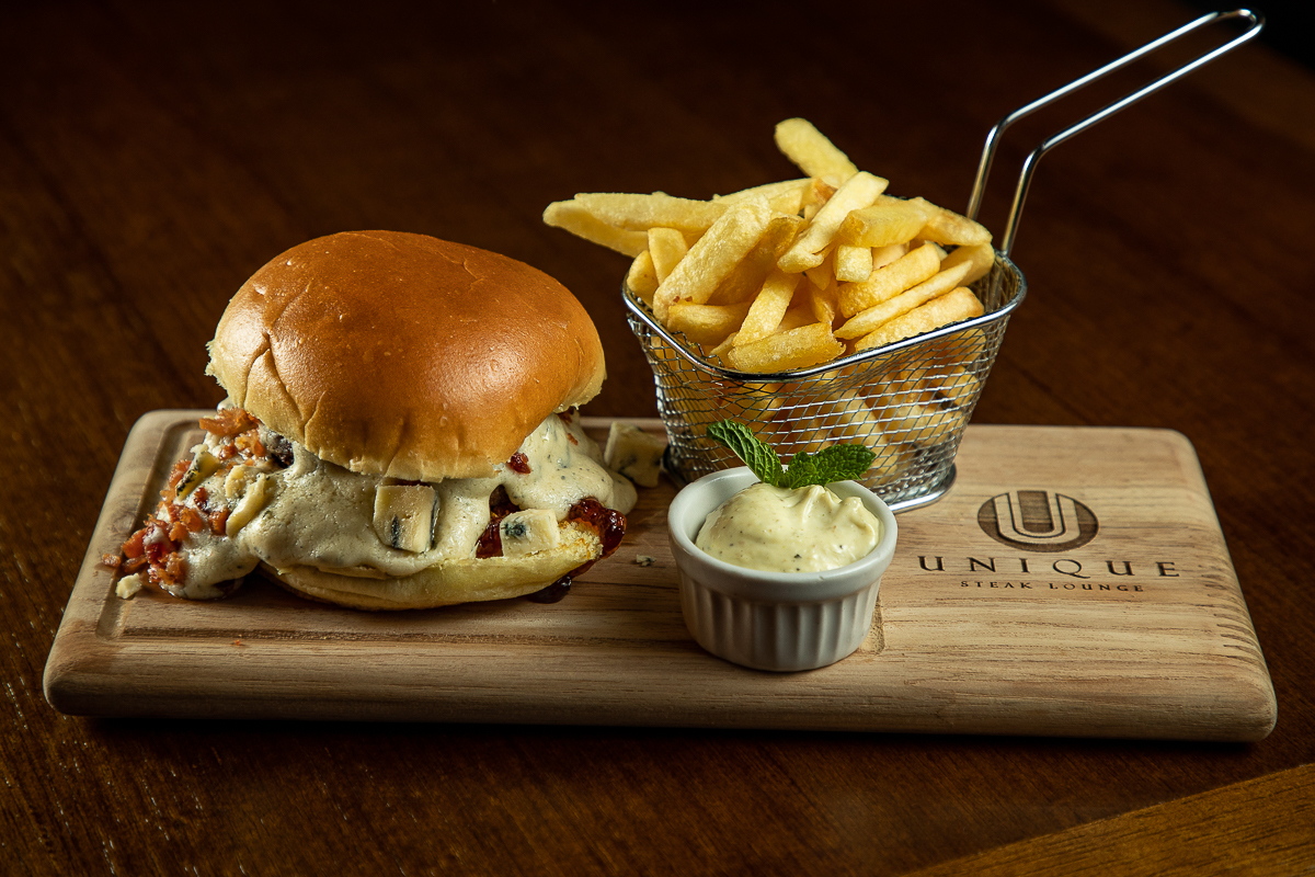 fotografa-de-alimentos-food-photography-gastroart-foodphoto-gourmet-gastronomia-mktdigital-marketing-de-alimentos-midias-sociais-fotografia-gourmet-fotografia-culinaria-food-photography-foodstyling-hamburguer-unique-barbacena-estudio-fotos-isabela-lobato