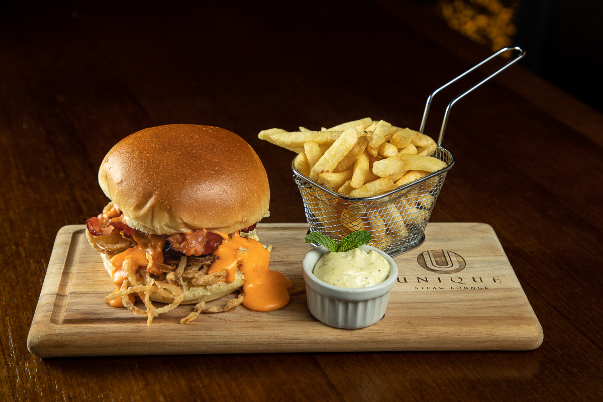 fotografa-de-alimentos-food-photography-gastroart-foodphoto-gourmet-gastronomia-mktdigital-marketing-de-alimentos-midias-sociais-fotografia-gourmet-fotografia-culinaria-food-photography-foodstyling-hamburguer-unique-barbacena-estudio-fotos-isabela-lobato