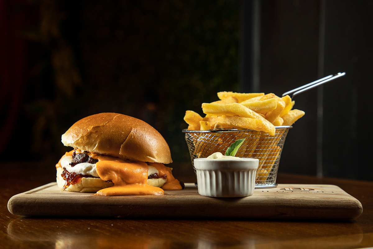 fotografa-de-alimentos-food-photography-gastroart-foodphoto-gourmet-gastronomia-mktdigital-marketing-de-alimentos-midias-sociais-fotografia-gourmet-fotografia-culinaria-food-photography-foodstyling-hamburguer-unique-barbacena-estudio-fotos-isabela-lobato