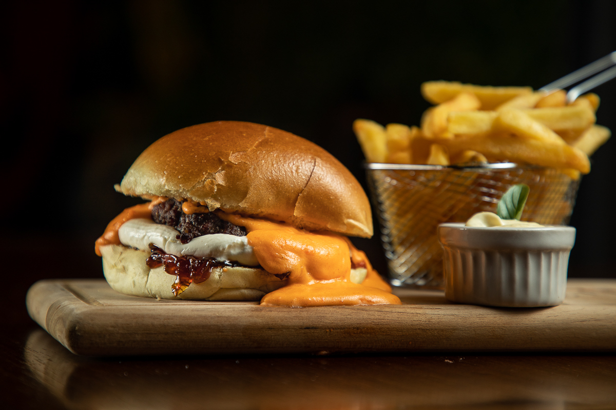 fotografa-de-alimentos-food-photography-gastroart-foodphoto-gourmet-gastronomia-mktdigital-marketing-de-alimentos-midias-sociais-fotografia-gourmet-fotografia-culinaria-food-photography-foodstyling-hamburguer-unique-barbacena-estudio-fotos-isabela-lobato