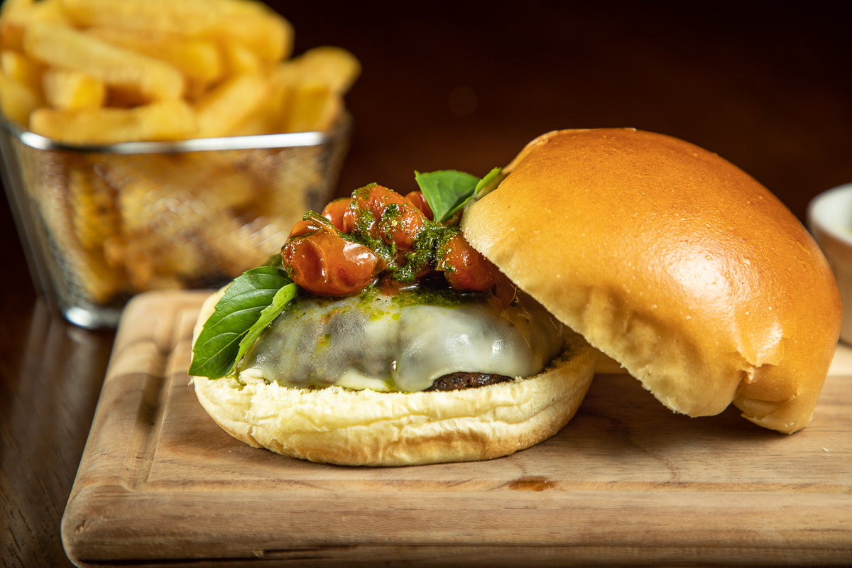 fotografa-de-alimentos-food-photography-gastroart-foodphoto-gourmet-gastronomia-mktdigital-marketing-de-alimentos-midias-sociais-fotografia-gourmet-fotografia-culinaria-food-photography-foodstyling-hamburguer-unique-barbacena-estudio-fotos-isabela-lobato