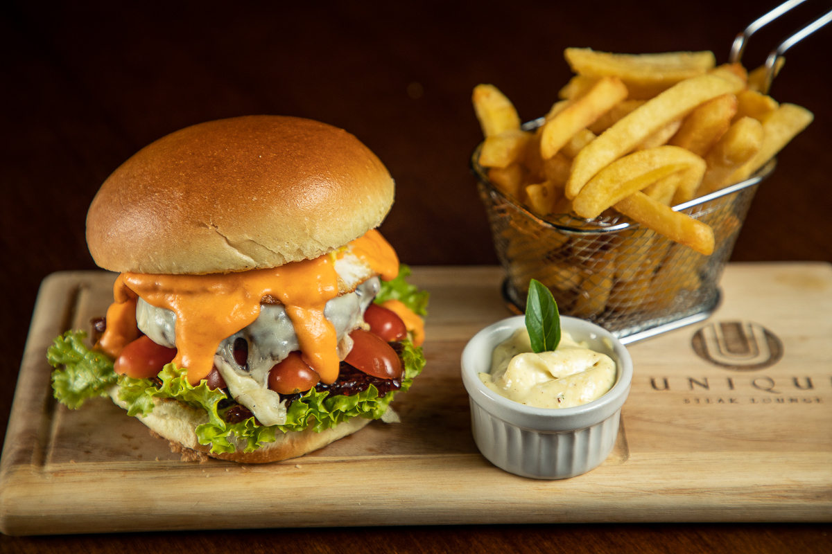 fotografa-de-alimentos-food-photography-gastroart-foodphoto-gourmet-gastronomia-mktdigital-marketing-de-alimentos-midias-sociais-fotografia-gourmet-fotografia-culinaria-food-photography-foodstyling-hamburguer-unique-barbacena-estudio-fotos-isabela-lobato