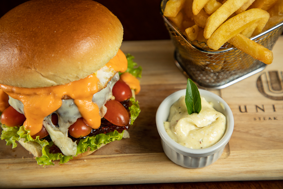 fotografa-de-alimentos-food-photography-gastroart-foodphoto-gourmet-gastronomia-mktdigital-marketing-de-alimentos-midias-sociais-fotografia-gourmet-fotografia-culinaria-food-photography-foodstyling-hamburguer-unique-barbacena-estudio-fotos-isabela-lobato