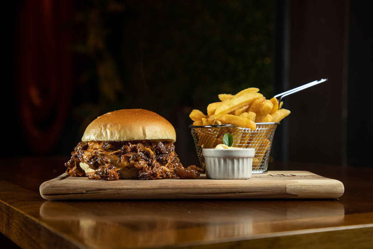 fotografa-de-alimentos-food-photography-gastroart-foodphoto-gourmet-gastronomia-mktdigital-marketing-de-alimentos-midias-sociais-fotografia-gourmet-fotografia-culinaria-food-photography-foodstyling-hamburguer-unique-barbacena-estudio-fotos-isabela-lobato