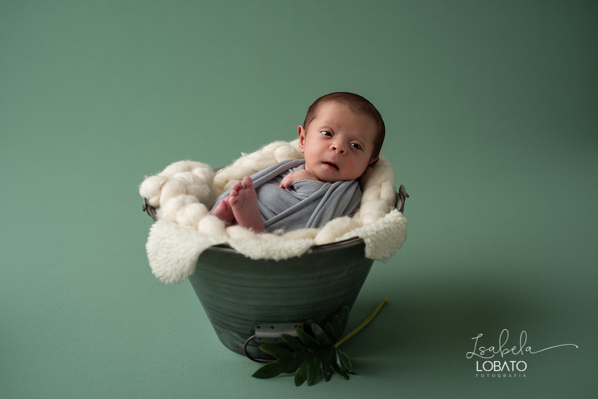 ensaio-fotografico-de-recem-nascido-fotografia-de-bebes-ensaio-newborn-bebe-recem-nascido-fotos-fotografa-de-bebes-em-barbacena-props-roupa-newborn-melhor-fotografa-de-barbacena-estudio-fotografico-infantil-isabela-lobato-fotografia-barbacena-minas-mg