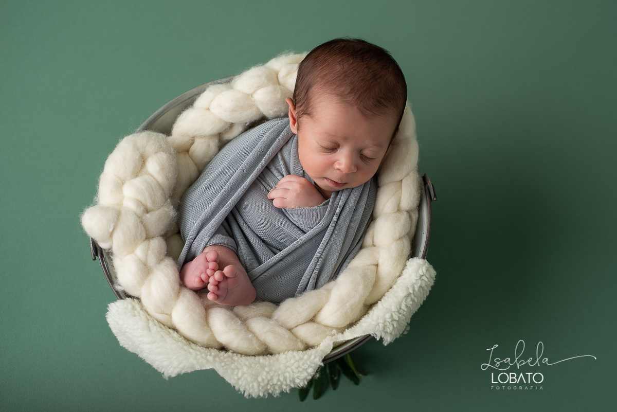 ensaio-fotografico-de-recem-nascido-fotografia-de-bebes-ensaio-newborn-bebe-recem-nascido-fotos-fotografa-de-bebes-em-barbacena-props-roupa-newborn-melhor-fotografa-de-barbacena-estudio-fotografico-infantil-isabela-lobato-fotografia-barbacena-minas-mg