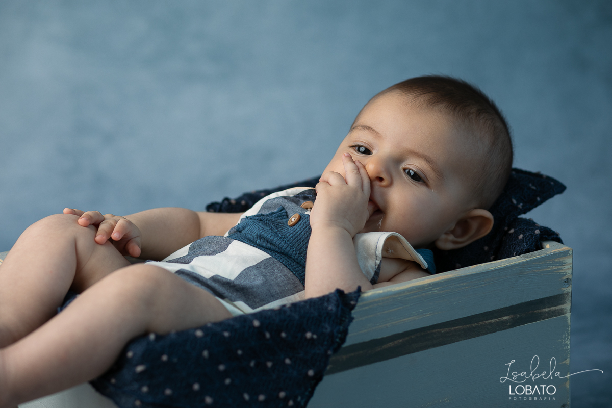 fases-do-bebe-bebe-de-3-meses-acompanhamento-fotografico-mensal-acompanhamento-fotografico-trimestral-acompanhamento-fotografico-criativo-prosdoben-lefotick-fotografa-infantil-em-barbacena-estudio-de-fotos-isabela-lobato-newborn