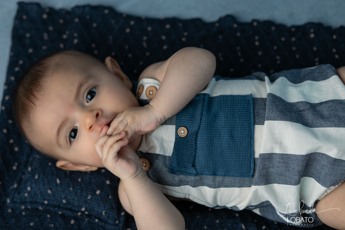 fases-do-bebe-bebe-de-3-meses-acompanhamento-fotografico-mensal-acompanhamento-fotografico-trimestral-acompanhamento-fotografico-criativo-prosdoben-lefotick-fotografa-infantil-em-barbacena-estudio-de-fotos-isabela-lobato-newborn