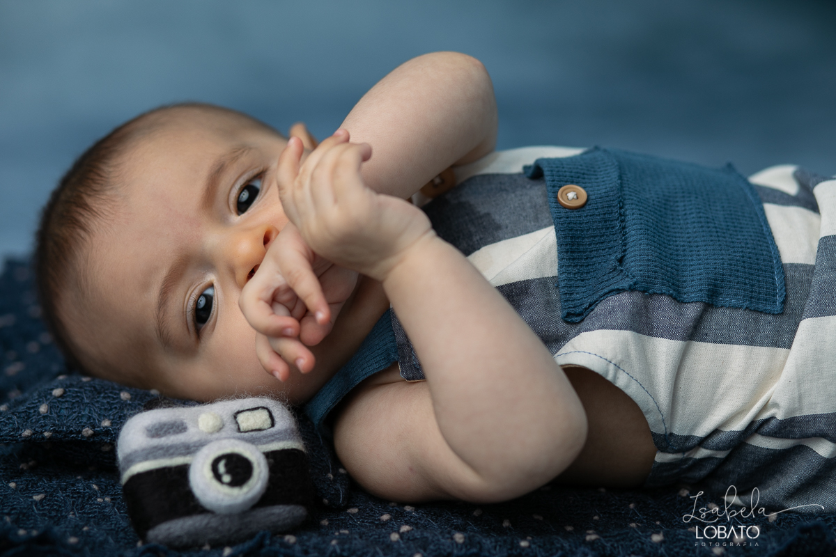 fases-do-bebe-bebe-de-3-meses-acompanhamento-fotografico-mensal-acompanhamento-fotografico-trimestral-acompanhamento-fotografico-criativo-prosdoben-lefotick-fotografa-infantil-em-barbacena-estudio-de-fotos-isabela-lobato-newborn