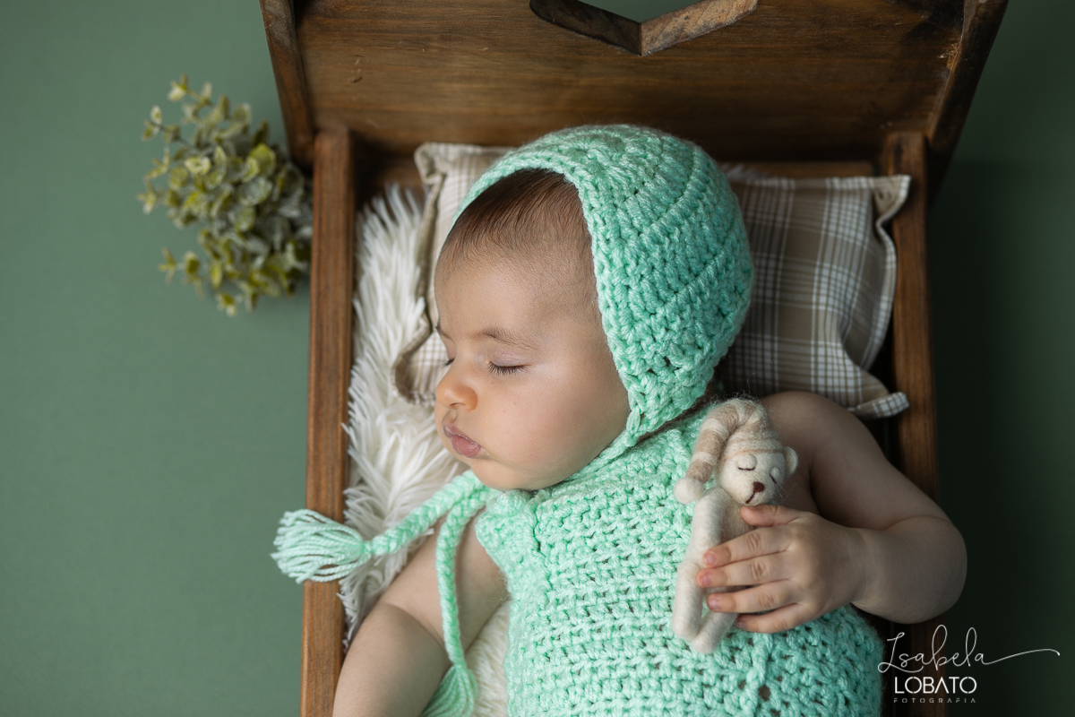 fases-do-bebe-bebe-de-3-meses-acompanhamento-fotografico-mensal-acompanhamento-fotografico-trimestral-acompanhamento-fotografico-criativo-prosdoben-lefotick-fotografa-infantil-em-barbacena-estudio-de-fotos-isabela-lobato-newborn