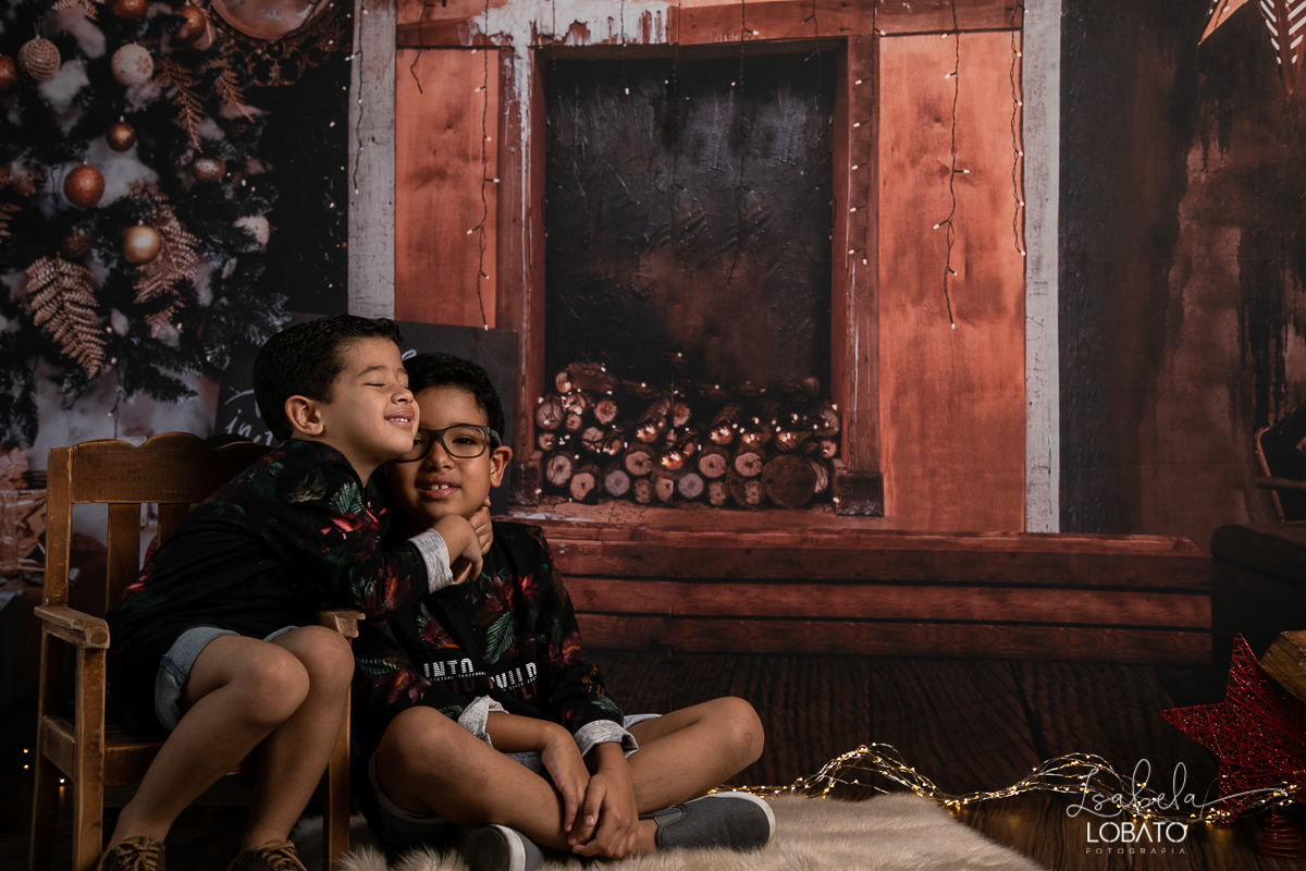 sessao-fotografica-de-natal-mini-sessao-de-natal-fotografia-de-natal-2021-foto-de-natal-cenario-fotografico-de-natal-fundo-fotografico-de-natal-wentz-fundos-fotograficos-britsh-short-hair-gato-britanico-pelo-curto-isabela-lobato-fotografia-estudio-bq