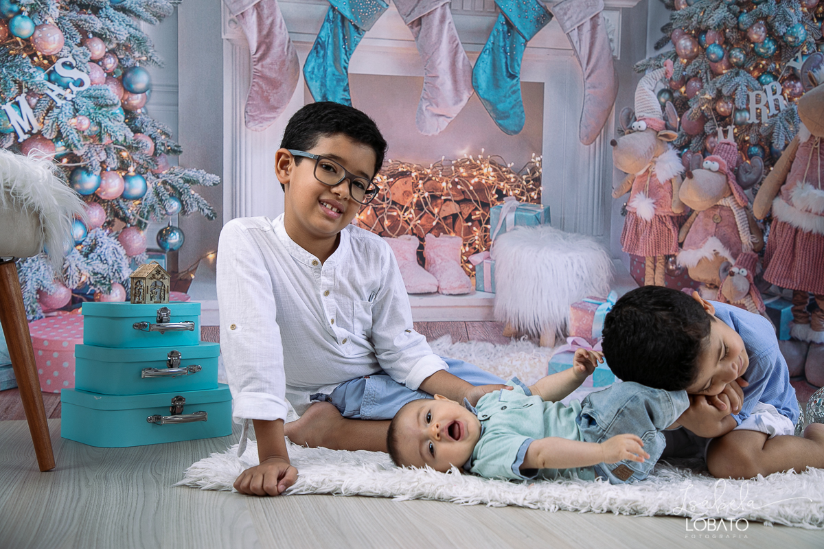 sessao-fotografica-de-natal-mini-sessao-de-natal-fotografia-de-natal-2021-foto-de-natal-cenario-fotografico-de-natal-fundo-fotografico-de-natal-wentz-fundos-fotograficos-britsh-short-hair-gato-britanico-pelo-curto-isabela-lobato-fotografia-estudio-bq