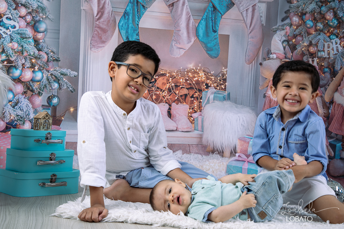 sessao-fotografica-de-natal-mini-sessao-de-natal-fotografia-de-natal-2021-foto-de-natal-cenario-fotografico-de-natal-fundo-fotografico-de-natal-wentz-fundos-fotograficos-britsh-short-hair-gato-britanico-pelo-curto-isabela-lobato-fotografia-estudio-bq