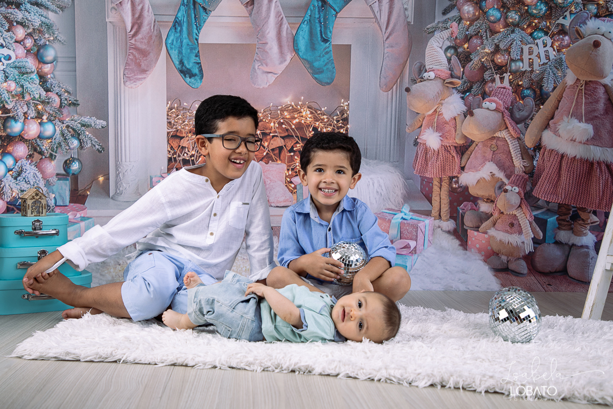 sessao-fotografica-de-natal-mini-sessao-de-natal-fotografia-de-natal-2021-foto-de-natal-cenario-fotografico-de-natal-fundo-fotografico-de-natal-wentz-fundos-fotograficos-britsh-short-hair-gato-britanico-pelo-curto-isabela-lobato-fotografia-estudio-bq