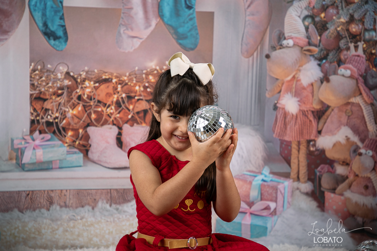 sessao-fotografica-de-natal-mini-sessao-de-natal-fotografia-de-natal-2021-foto-de-natal-cenario-fotografico-de-natal-fundo-fotografico-de-natal-wentz-fundos-fotograficos-britsh-short-hair-gato-britanico-pelo-curto-isabela-lobato-fotografia-estudio-bq