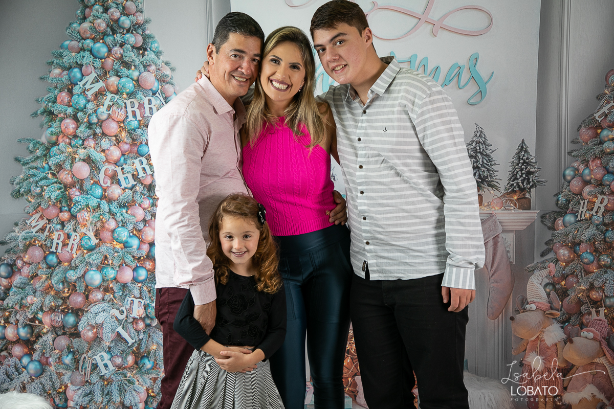 sessao-fotografica-de-natal-mini-sessao-de-natal-fotografia-de-natal-2021-foto-de-natal-cenario-fotografico-de-natal-fundo-fotografico-de-natal-wentz-fundos-fotograficos-isabela-lobato-fotografia-estudio-bq-retratos-de-natal-ensaio-fotografico-de-natal