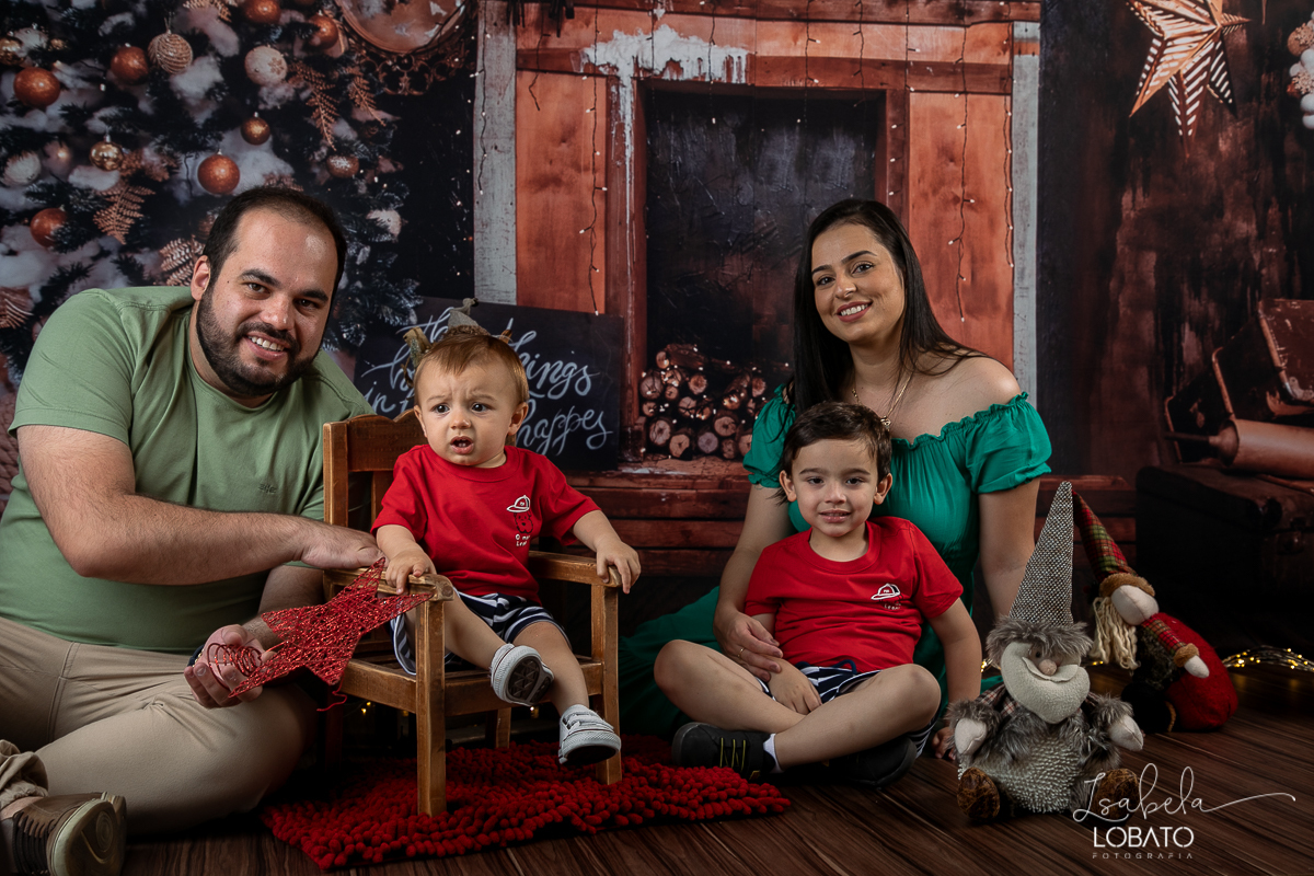 sessao-fotografica-de-natal-mini-sessao-de-natal-fotografia-de-natal-2021-foto-de-natal-cenario-fotografico-de-natal-fundo-fotografico-de-natal-wentz-fundos-fotograficos-isabela-lobato-fotografia-estudio-bq-retratos-de-natal-ensaio-fotografico-de-natal