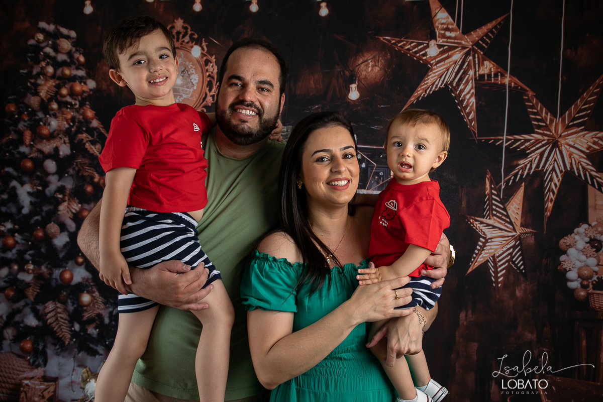 sessao-fotografica-de-natal-mini-sessao-de-natal-fotografia-de-natal-2021-foto-de-natal-cenario-fotografico-de-natal-fundo-fotografico-de-natal-wentz-fundos-fotograficos-isabela-lobato-fotografia-estudio-bq-retratos-de-natal-ensaio-fotografico-de-natal