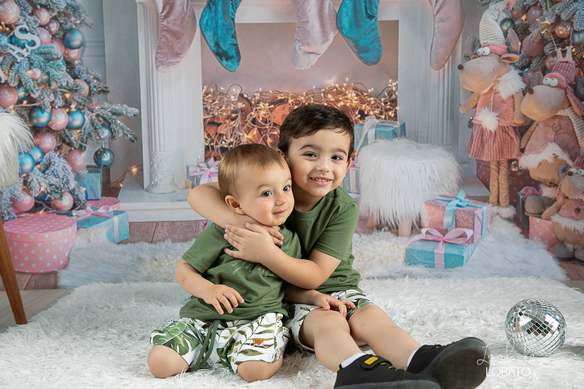 sessao-fotografica-de-natal-mini-sessao-de-natal-fotografia-de-natal-2021-foto-de-natal-cenario-fotografico-de-natal-fundo-fotografico-de-natal-wentz-fundos-fotograficos-isabela-lobato-fotografia-estudio-bq-retratos-de-natal-ensaio-fotografico-de-natal