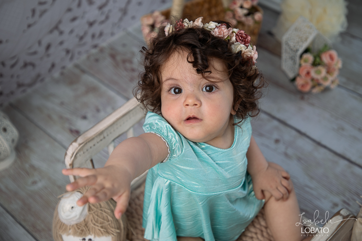 splash-baby-ensaio-fotografico-da-hora-do-banho-ensaio-de-1-ano-fotografa-de-criancas-em-barbacena-isabela-lobato-estudio-fotografico-carandai-alto-rio-doce-cipotanea-senhora-dos-remedios-ibertioga-ressaquinha-acompanhamento-fotografico-infantil-barbacena