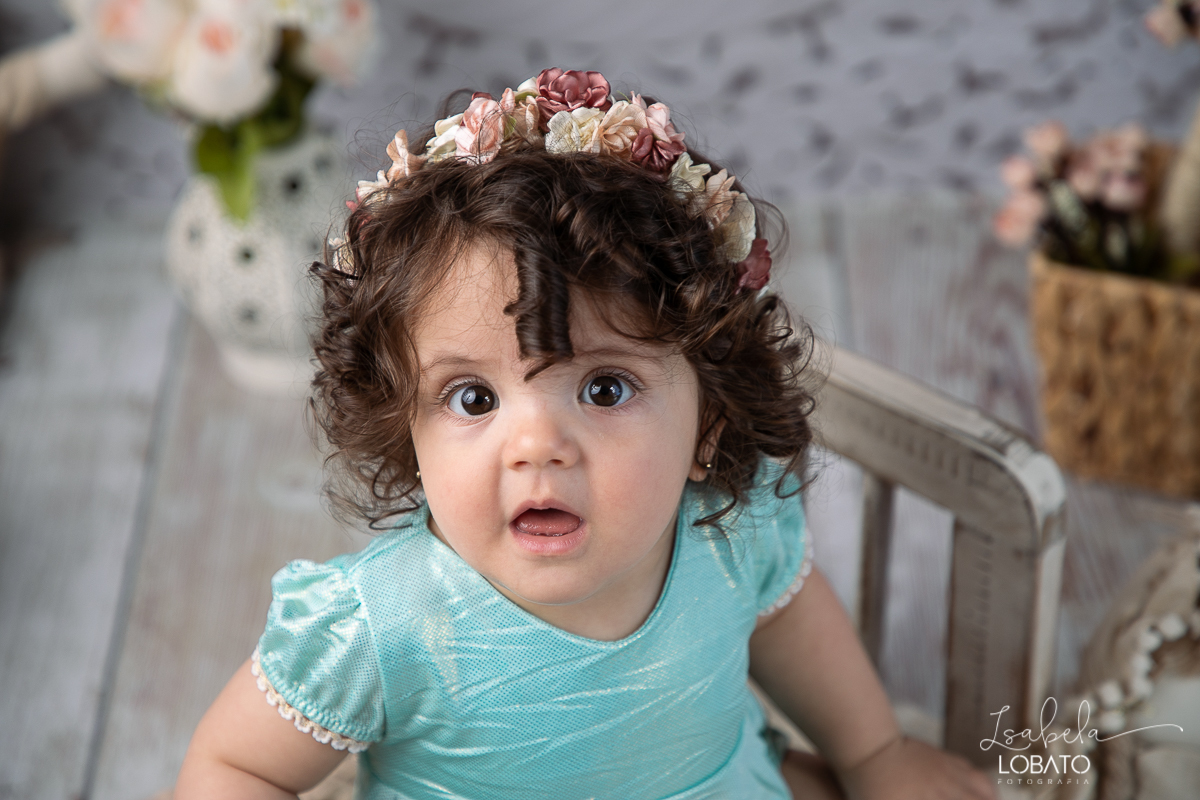splash-baby-ensaio-fotografico-da-hora-do-banho-ensaio-de-1-ano-fotografa-de-criancas-em-barbacena-isabela-lobato-estudio-fotografico-carandai-alto-rio-doce-cipotanea-senhora-dos-remedios-ibertioga-ressaquinha-acompanhamento-fotografico-infantil-barbacena