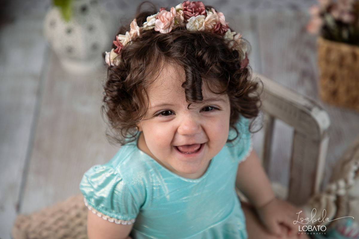 splash-baby-ensaio-fotografico-da-hora-do-banho-ensaio-de-1-ano-fotografa-de-criancas-em-barbacena-isabela-lobato-estudio-fotografico-carandai-alto-rio-doce-cipotanea-senhora-dos-remedios-ibertioga-ressaquinha-acompanhamento-fotografico-infantil-barbacena