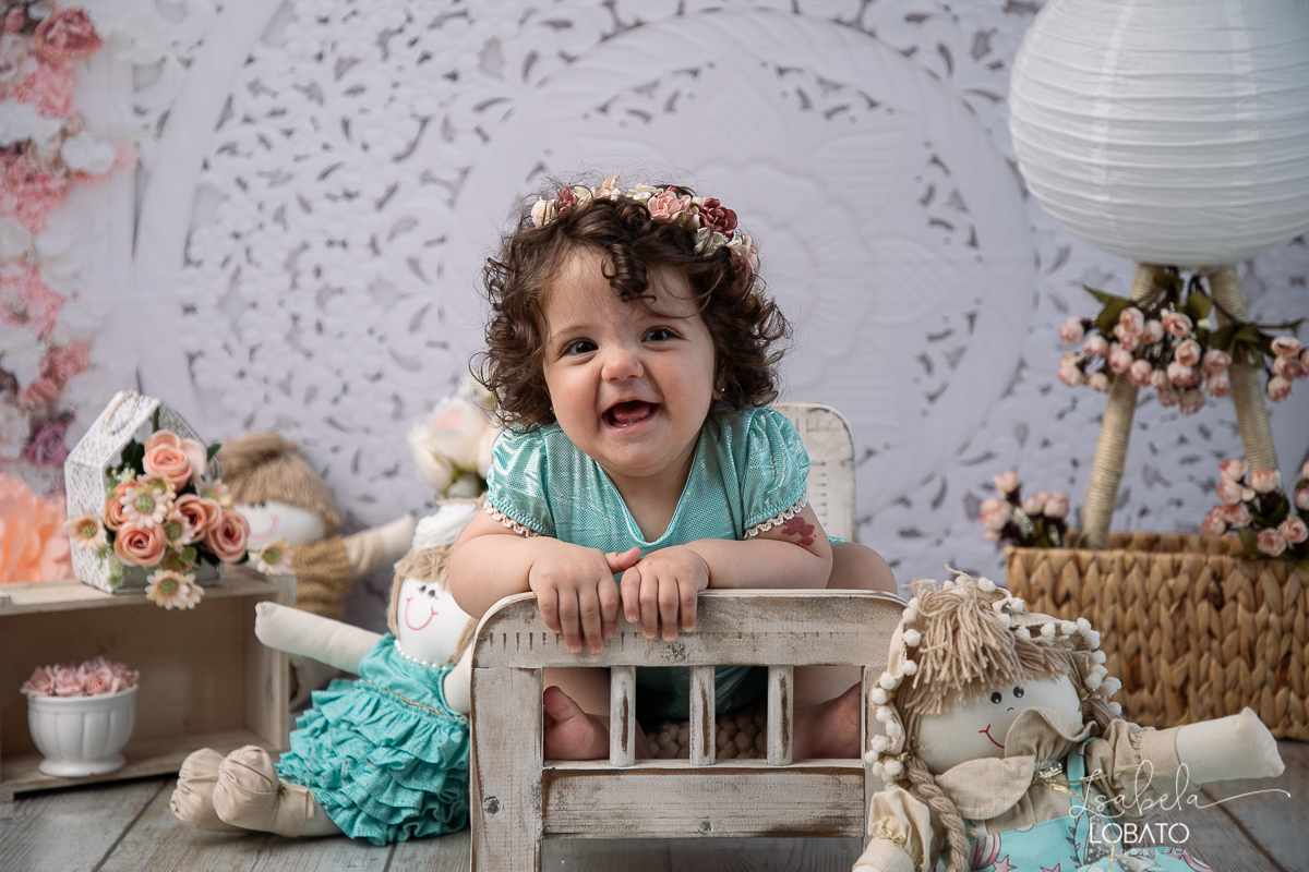 splash-baby-ensaio-fotografico-da-hora-do-banho-ensaio-de-1-ano-fotografa-de-criancas-em-barbacena-isabela-lobato-estudio-fotografico-carandai-alto-rio-doce-cipotanea-senhora-dos-remedios-ibertioga-ressaquinha-acompanhamento-fotografico-infantil-barbacena