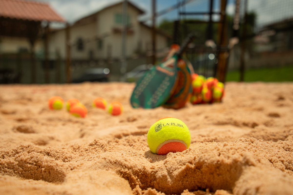 beach-tennis-vôlei-de-praia-️futevôlei-quadra-de-esportes-na-areia-la-playa-barbacena-pe-na-areia-esporte-e-recreaçao-avenida-sanitaria-barbacena-mg-rquete-bola-de-tenis-volei-de-areia-fotografia-publicitaria-em-barbacena-isabela-lobato-fotografia