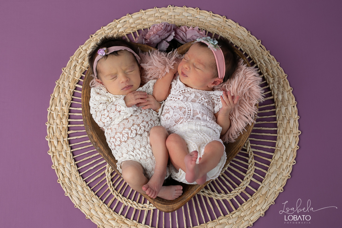 ensaio-fotografico-de-recem-nascido-fotografia-de-bebes-ensaio-newborn-bebe-recem-nascido-fotos-fotografa-de-bebes-newborn-de-gemeas-melhor-fotografa-de-barbacena-estudio-fotografico-infantil-isabela-lobato-fotografia-barbacena-minas-mg