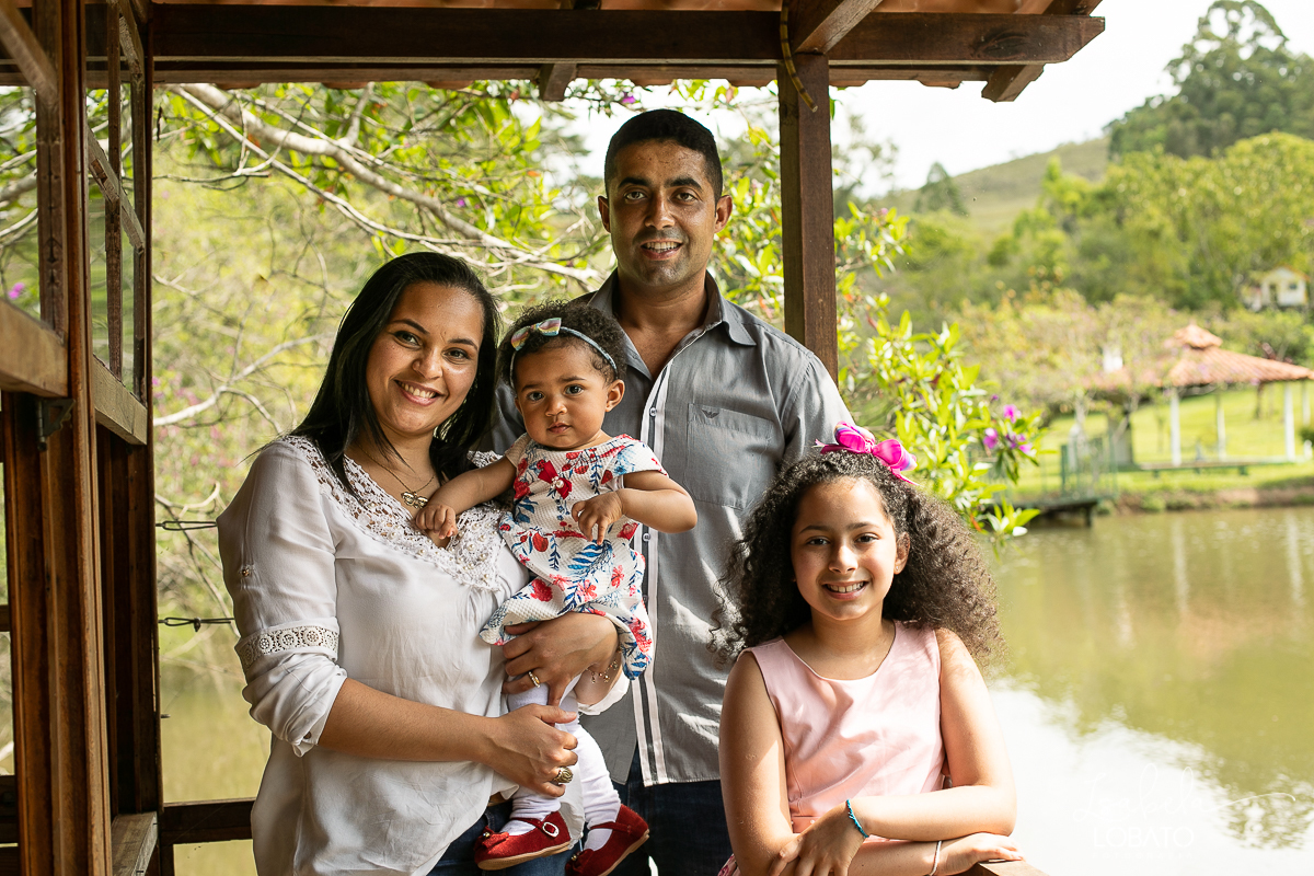 park-hotel-mantiqueira-barbacena-ensaio-fotografico-em-barbacena-fotos-de-familia-fotografa-de-crianca-em-barbacena-estudio-fotografico-em-barbacena-isabela-lobato-fotografia-galinha-pintadinha