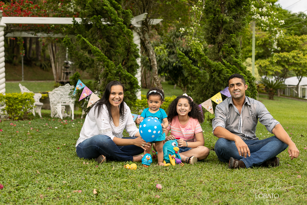 park-hotel-mantiqueira-barbacena-ensaio-fotografico-em-barbacena-fotos-de-familia-fotografa-de-crianca-em-barbacena-estudio-fotografico-em-barbacena-isabela-lobato-fotografia-galinha-pintadinha-melhor-fotografa-de-barbacena-e-regiao-isabela-lobato-fotos
