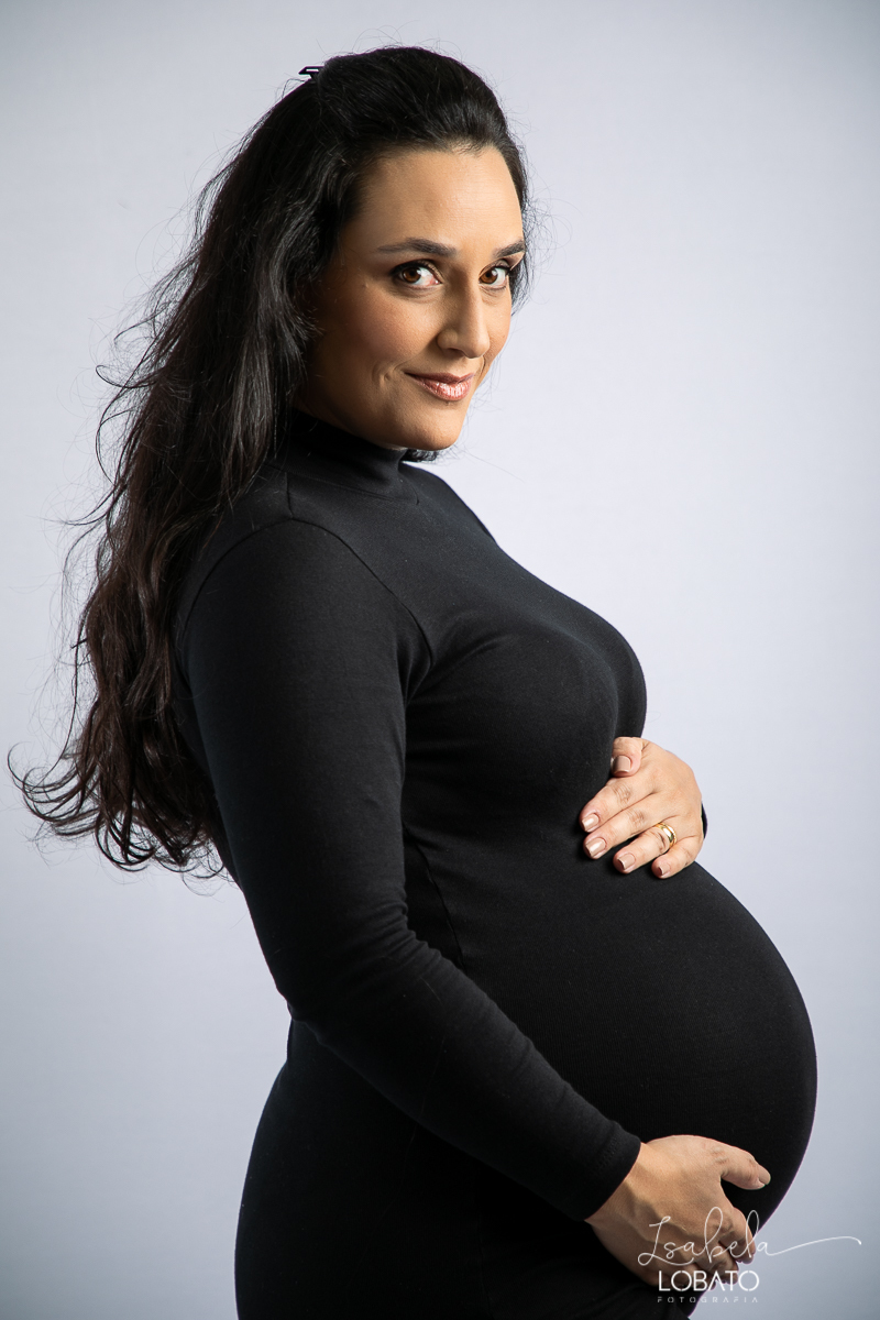 ensaio-gestante-em-estudio-fotografico-luz-de-estudio-iluminaçao-para-estudio-fotografico-fotografia-de-gestante-em-barbacena-mae-de-tres-book-de-gestante-retrato-de-gravida-fotografa-de-gestante-em-barbacena-isabela-lobato-fotografia