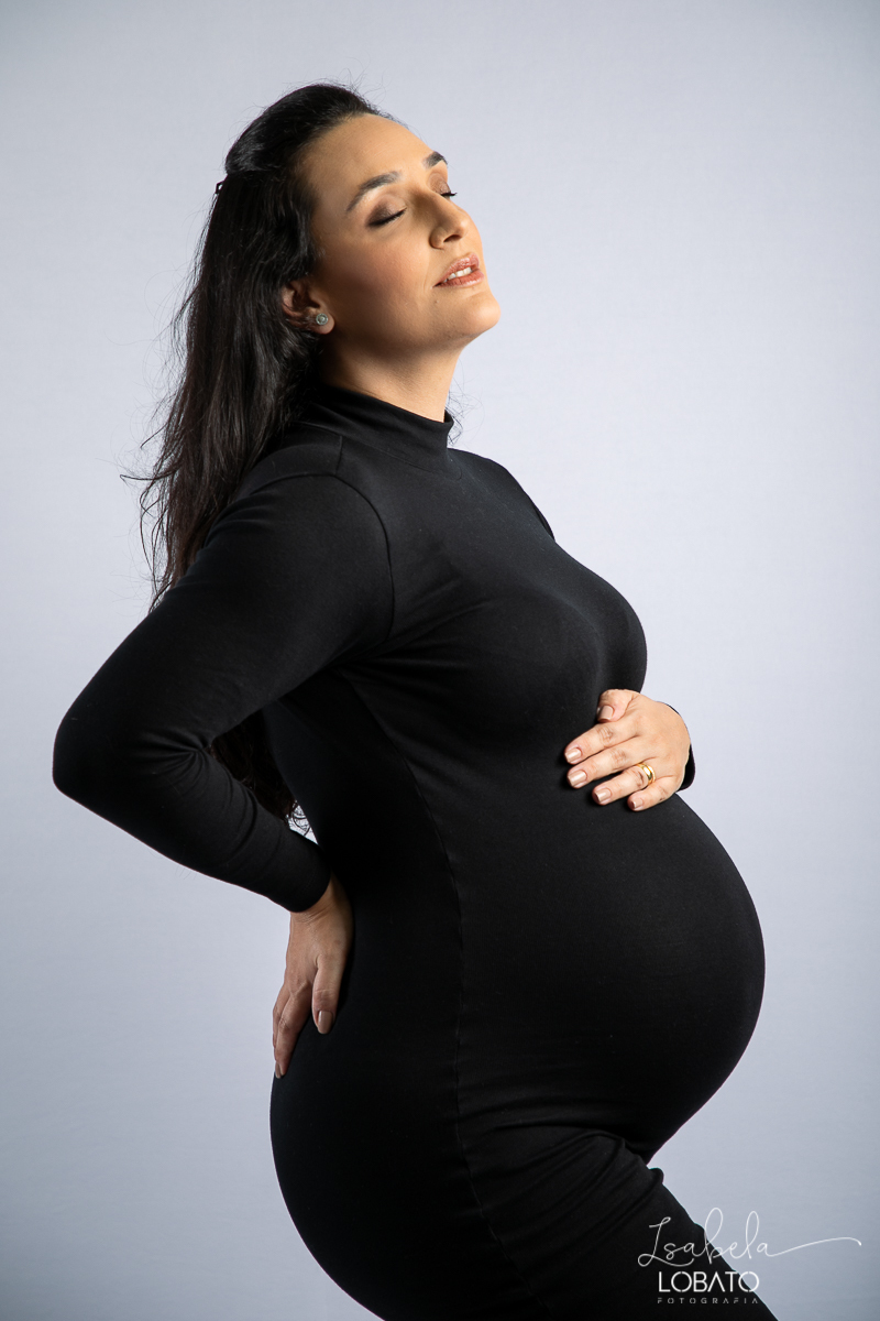 ensaio-gestante-em-estudio-fotografico-luz-de-estudio-iluminaçao-para-estudio-fotografico-fotografia-de-gestante-em-barbacena-mae-de-tres-book-de-gestante-retrato-de-gravida-fotografa-de-gestante-em-barbacena-isabela-lobato-fotografia