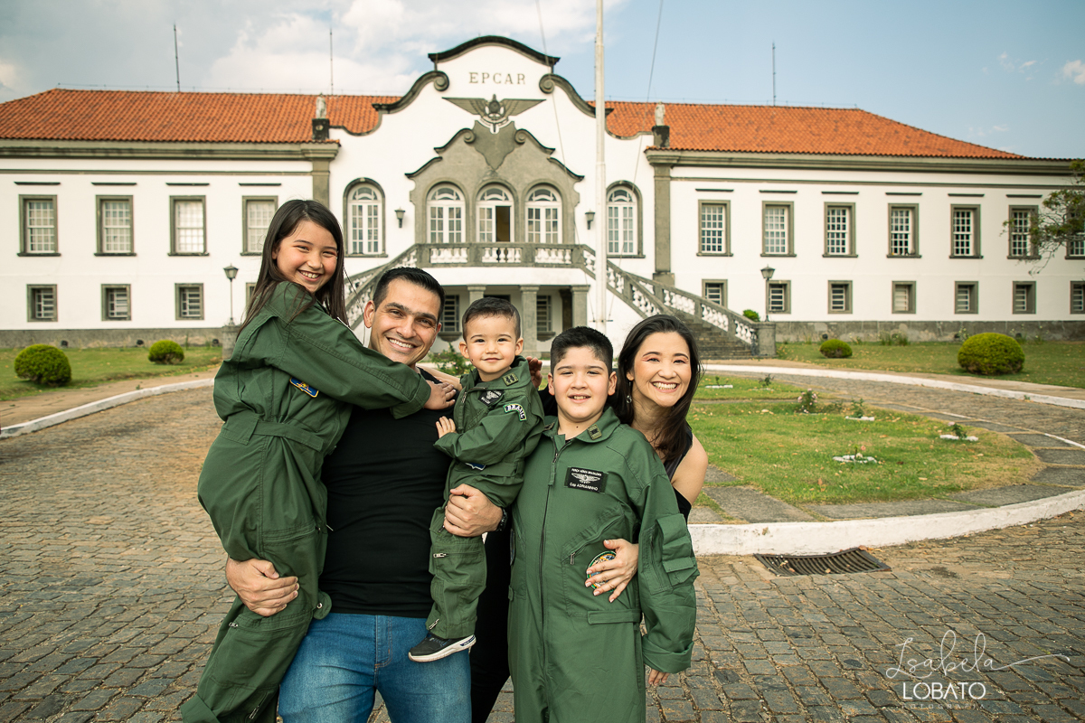 ensaio-familia-militar-fab-mil-epcar-barbacena-mg-escola-preparatoria-de-cadetes-do-ar-cadete-farda-aeronautica-macacao-de-voo-filhos-de-militar-da-fab-brigadeiro-comandante-da-forca-area-forcas-armadas-brasil-curso-para-piloto-fotografa-isabela-lobato-bq