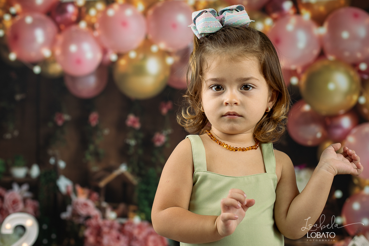 ensaio-fotografico-infatil-ensaio-de-2-anos-festa-jardim-encantado-decoracao-de-baloes-jardim-encantado-ensaio-fotofrafico-jardim-encantado-fundo-fotografico-jardim-encantado-decoracao-com-flores-fotografa-de-criancas-barbacena-carandai-alto-rio-doce-jfmg