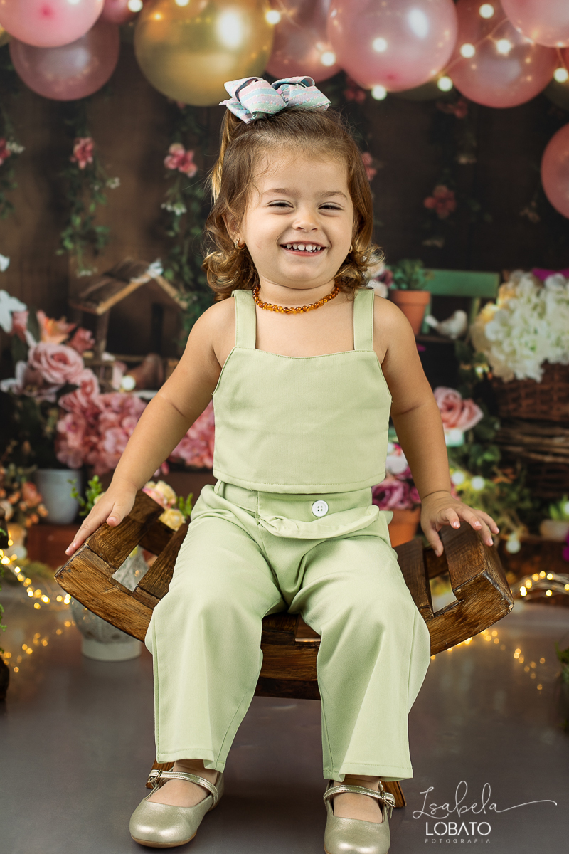 ensaio-fotografico-infatil-ensaio-de-2-anos-festa-jardim-encantado-decoracao-de-baloes-jardim-encantado-ensaio-fotofrafico-jardim-encantado-fundo-fotografico-jardim-encantado-decoracao-com-flores-fotografa-de-criancas-barbacena-carandai-alto-rio-doce-jfmg