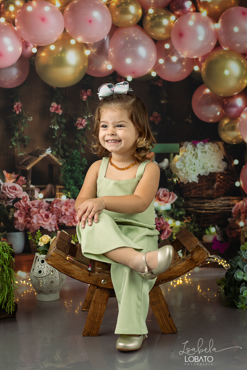 ensaio-fotografico-infatil-ensaio-de-2-anos-festa-jardim-encantado-decoracao-de-baloes-jardim-encantado-ensaio-fotofrafico-jardim-encantado-fundo-fotografico-jardim-encantado-decoracao-com-flores-fotografa-de-criancas-barbacena-carandai-alto-rio-doce-jfmg