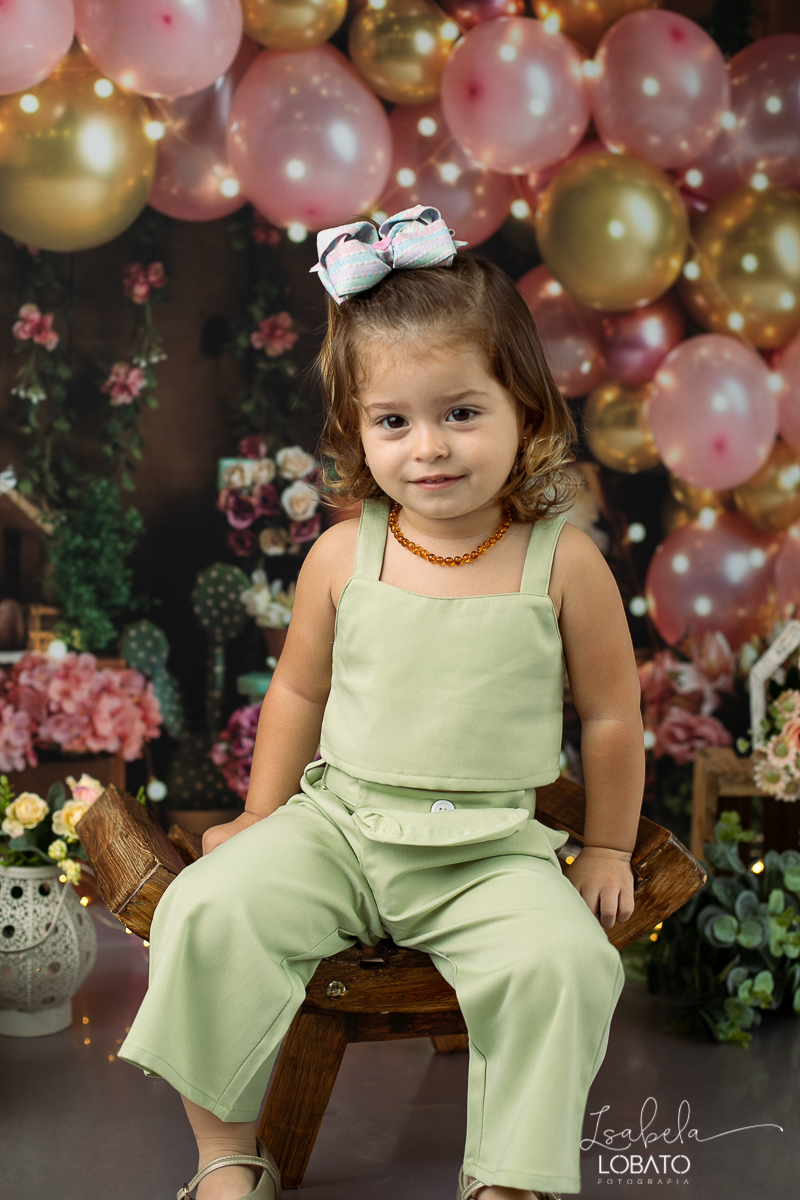 ensaio-fotografico-infatil-ensaio-de-2-anos-festa-jardim-encantado-decoracao-de-baloes-jardim-encantado-ensaio-fotofrafico-jardim-encantado-fundo-fotografico-jardim-encantado-decoracao-com-flores-fotografa-de-criancas-barbacena-carandai-alto-rio-doce-jfmg