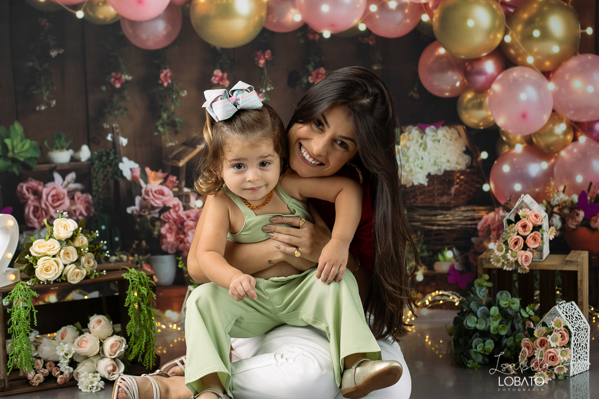 ensaio-fotografico-infatil-ensaio-de-2-anos-festa-jardim-encantado-decoracao-de-baloes-jardim-encantado-ensaio-fotofrafico-jardim-encantado-fundo-fotografico-jardim-encantado-decoracao-com-flores-fotografa-de-criancas-barbacena-carandai-alto-rio-doce-jfmg