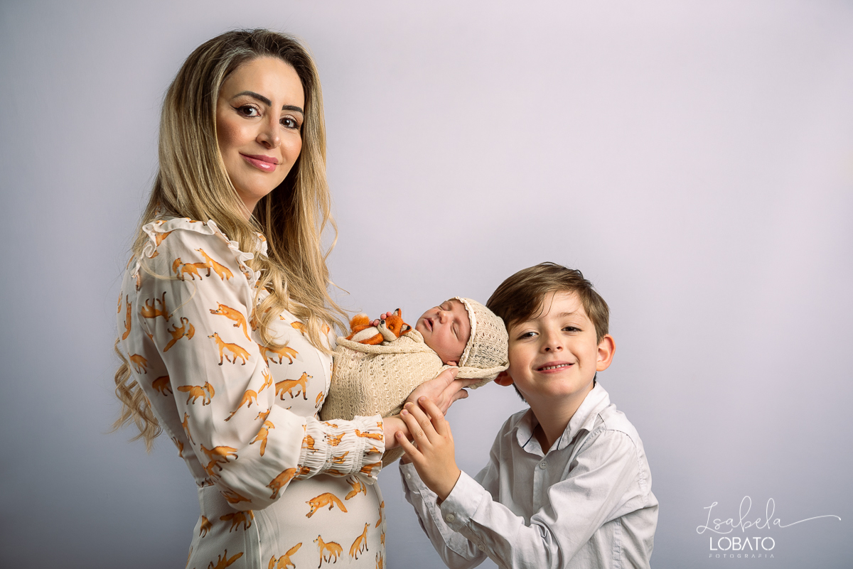 ensaio-fotografico-de-recem-nascido-ensaio-newborn-bebe-recem-nascido-sono-do-bebe-acompanhamento-fotografico-infantil-cenario-de-newborn-fundo-fotografico-para-ensaio-newborn-fotografa-especialista-em-ensaio-newborn-isabela-lobato-fotografia-barbacena-mg