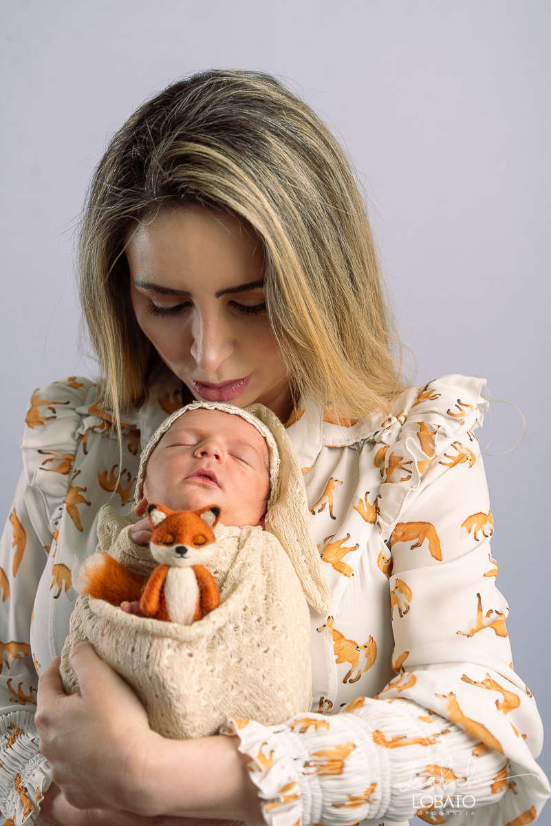 ensaio-fotografico-de-recem-nascido-ensaio-newborn-bebe-recem-nascido-sono-do-bebe-acompanhamento-fotografico-infantil-cenario-de-newborn-fundo-fotografico-para-ensaio-newborn-fotografa-especialista-em-ensaio-newborn-isabela-lobato-fotografia-barbacena-mg