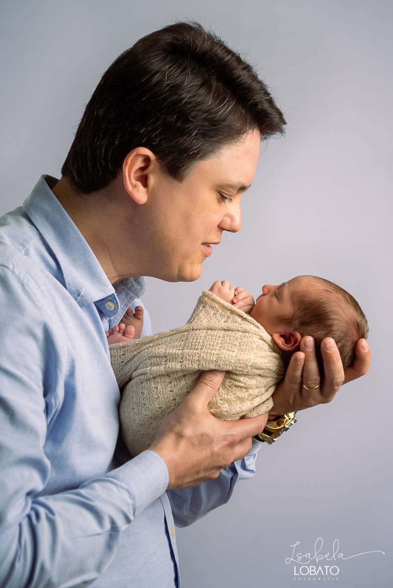 ensaio-fotografico-de-recem-nascido-ensaio-newborn-bebe-recem-nascido-sono-do-bebe-acompanhamento-fotografico-infantil-cenario-de-newborn-fundo-fotografico-para-ensaio-newborn-fotografa-especialista-em-ensaio-newborn-isabela-lobato-fotografia-barbacena-mg