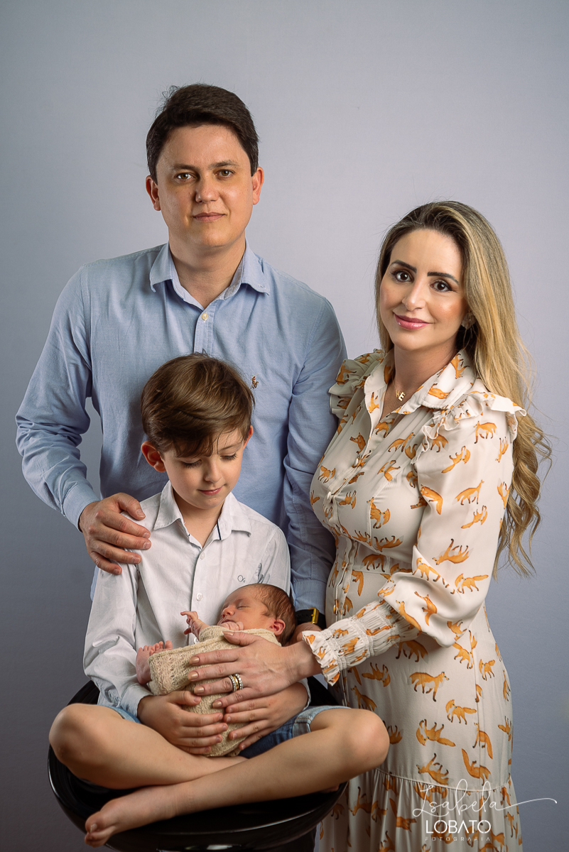 ensaio-fotografico-de-recem-nascido-ensaio-newborn-bebe-recem-nascido-sono-do-bebe-acompanhamento-fotografico-infantil-cenario-de-newborn-fundo-fotografico-para-ensaio-newborn-fotografa-especialista-em-ensaio-newborn-isabela-lobato-fotografia-barbacena-mg