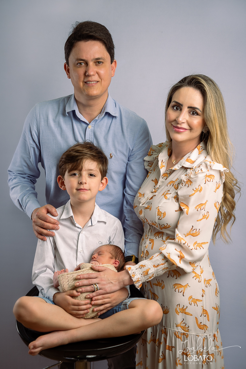 ensaio-fotografico-de-recem-nascido-ensaio-newborn-bebe-recem-nascido-sono-do-bebe-acompanhamento-fotografico-infantil-cenario-de-newborn-fundo-fotografico-para-ensaio-newborn-fotografa-especialista-em-ensaio-newborn-isabela-lobato-fotografia-barbacena-mg