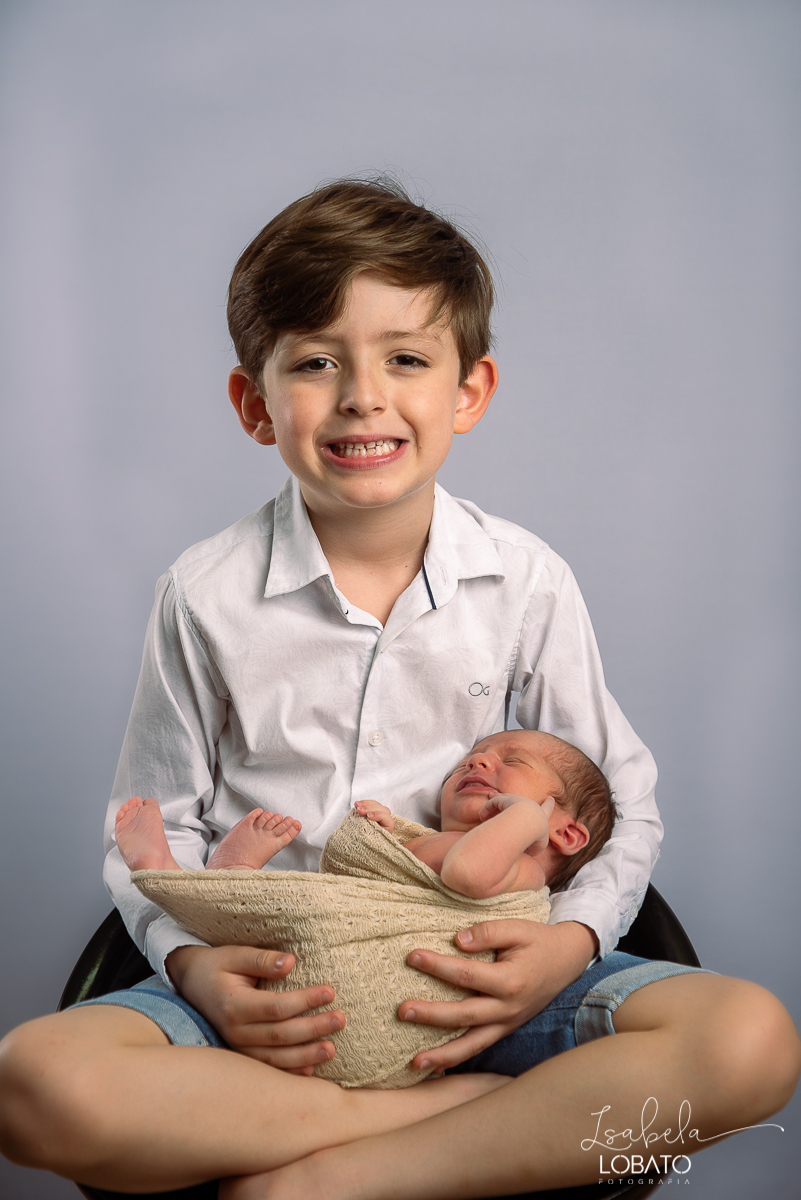 ensaio-fotografico-de-recem-nascido-ensaio-newborn-bebe-recem-nascido-sono-do-bebe-acompanhamento-fotografico-infantil-cenario-de-newborn-fundo-fotografico-para-ensaio-newborn-fotografa-especialista-em-ensaio-newborn-isabela-lobato-fotografia-barbacena-mg