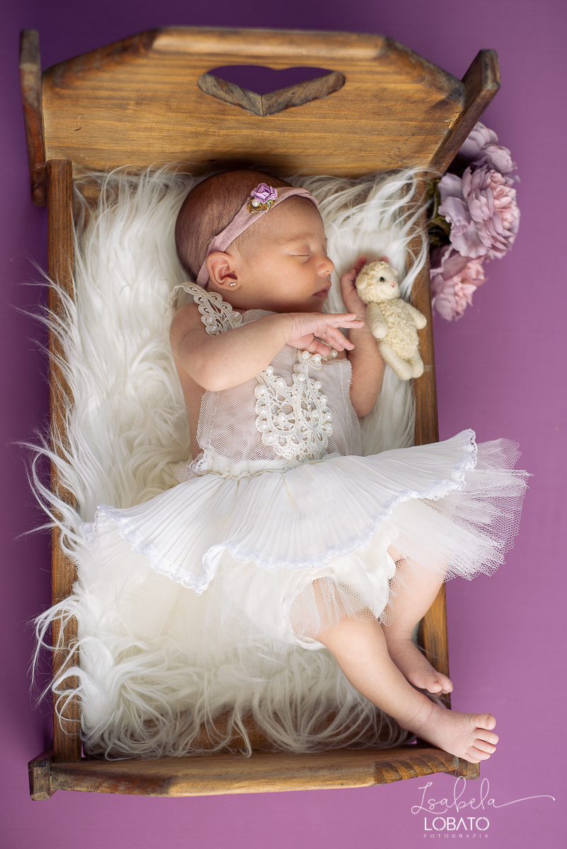 ensaio-fotografico-de-recem-nascido-ensaio-newborn-bebe-recem-nascido-sono-do-bebe-acompanhamento-fotografico-infantil-cenario-de-newborn-fundo-fotografico-para-ensaio-newborn-fotografa-especialista-em-ensaio-newborn-isabela-lobato-fotografia-barbacena-mg