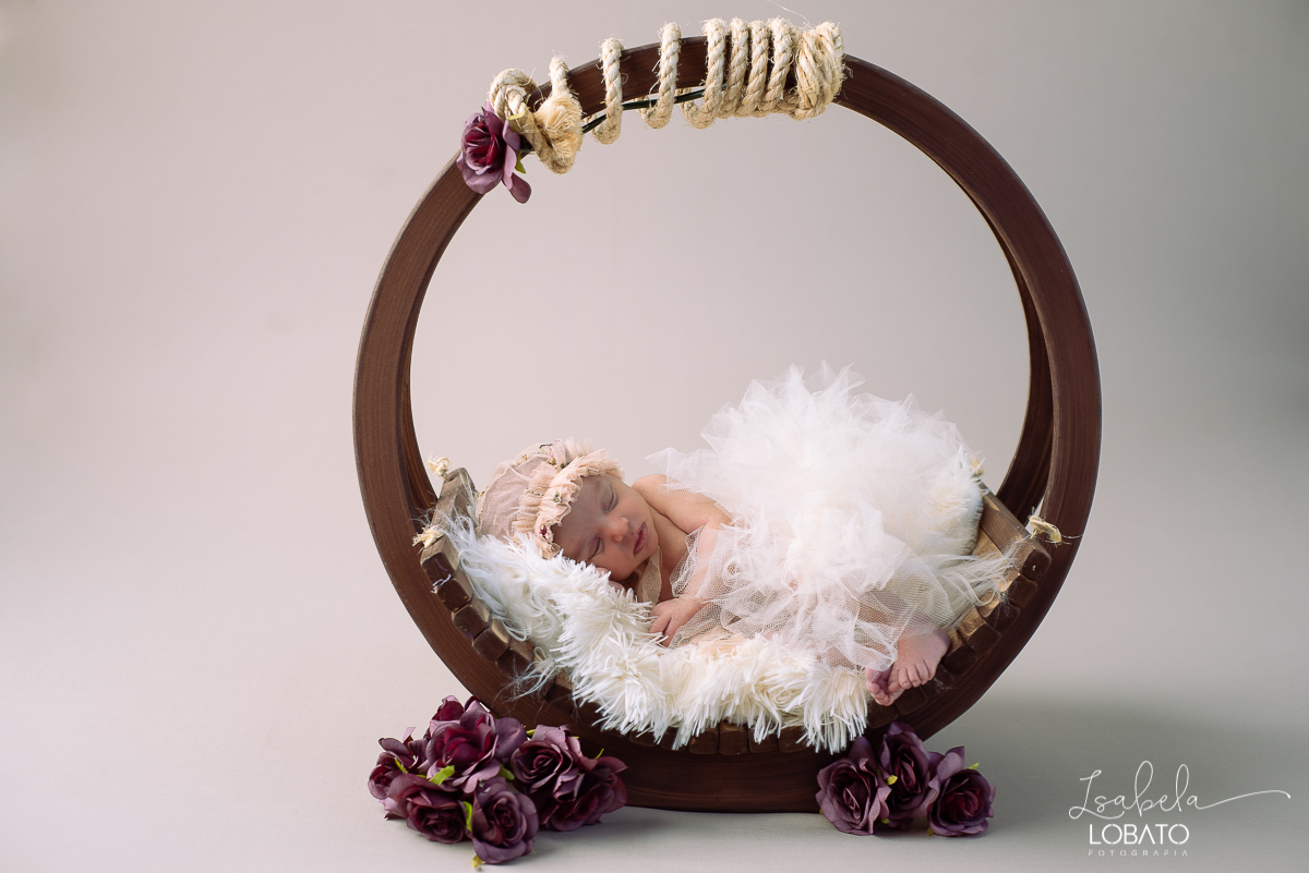 ensaio-fotografico-de-recem-nascido-ensaio-newborn-bebe-recem-nascido-sono-do-bebe-acompanhamento-fotografico-infantil-cenario-de-newborn-fundo-fotografico-para-ensaio-newborn-fotografa-especialista-em-ensaio-newborn-isabela-lobato-fotografia-barbacena-mg